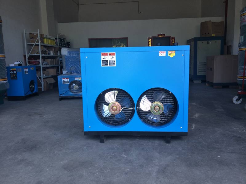 接下來我們冷干機(jī),吸干機(jī)那個(gè)牌子的好